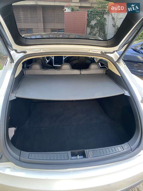 Ліфтбек Tesla Model S 2014 в Львові