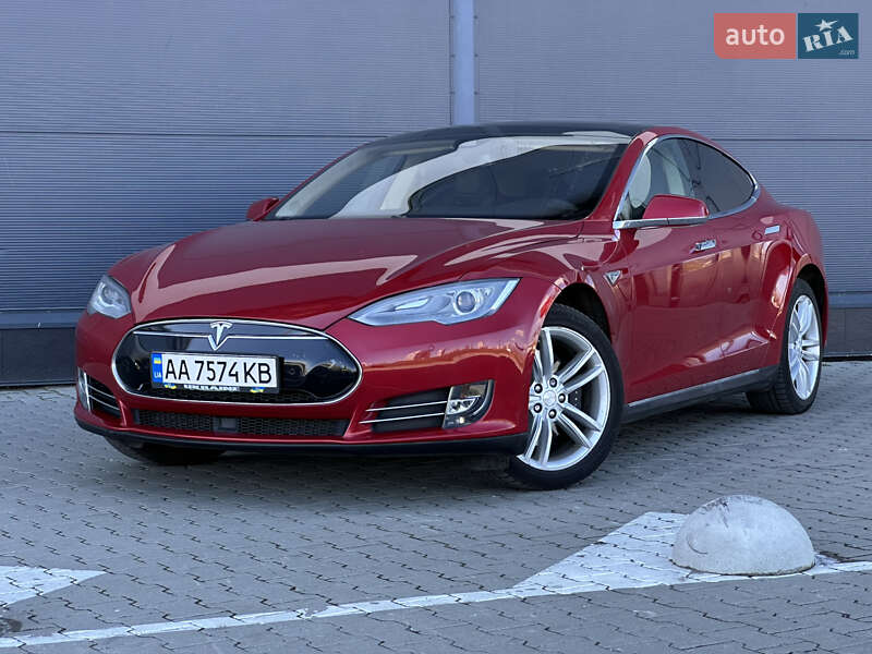 Tesla Model S 2015