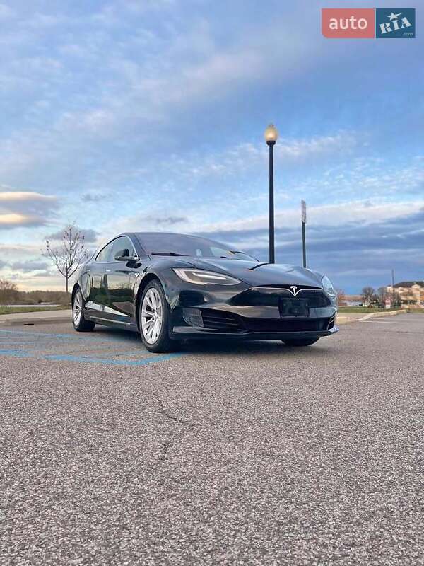 Лифтбек Tesla Model S 2016 в Киеве