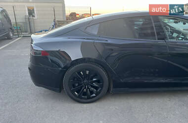Лифтбек Tesla Model S 2015 в 