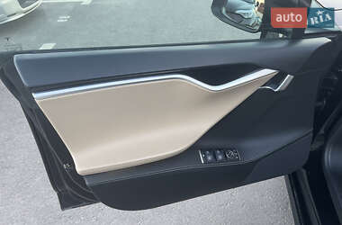 Лифтбек Tesla Model S 2015 в 