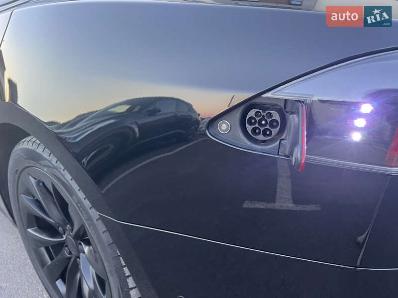 Лифтбек Tesla Model S 2015 в Одессе