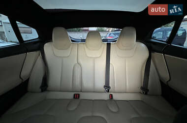 Лифтбек Tesla Model S 2015 в 