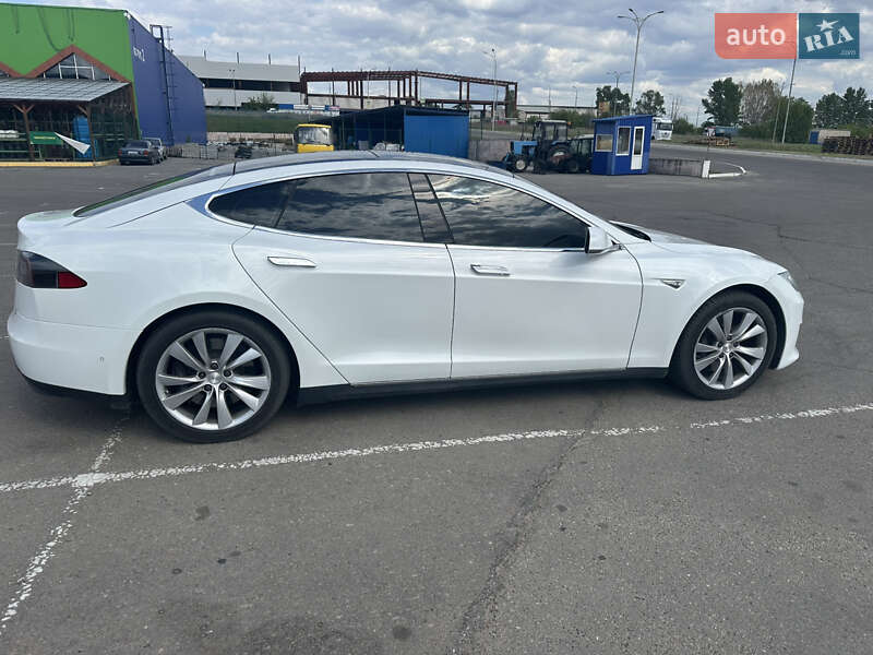 Лифтбек Tesla Model S 2016 в Харькове