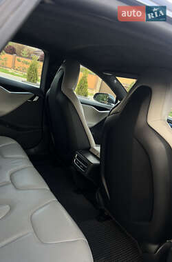 Лифтбек Tesla Model S 2015 в 
