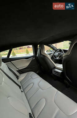 Лифтбек Tesla Model S 2015 в 