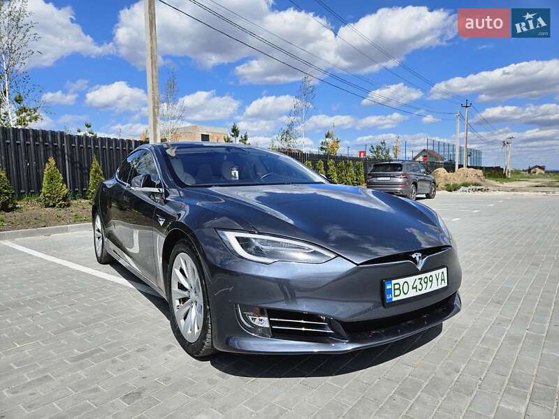 Лифтбек Tesla Model S 2017 в Тернополе