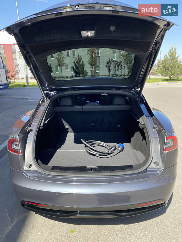 Ліфтбек Tesla Model S 2022 в Дніпрі