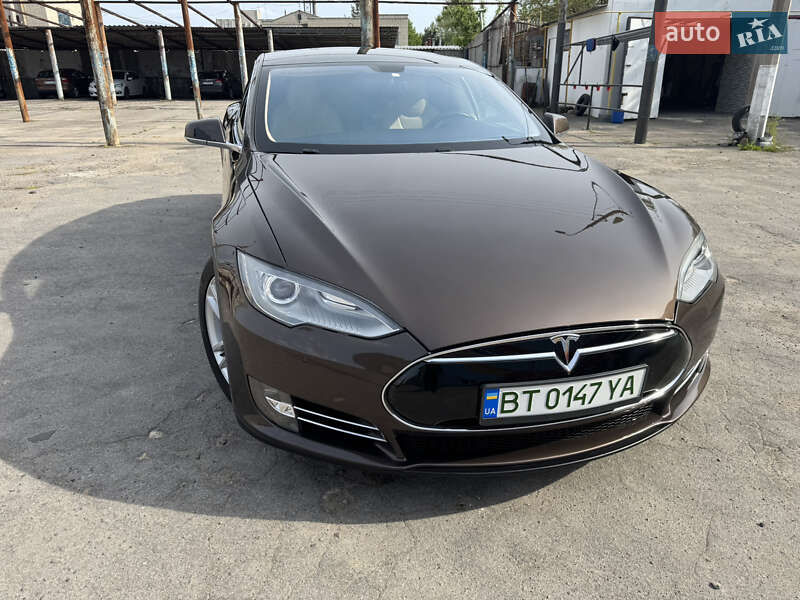 Ліфтбек Tesla Model S 2014 в 