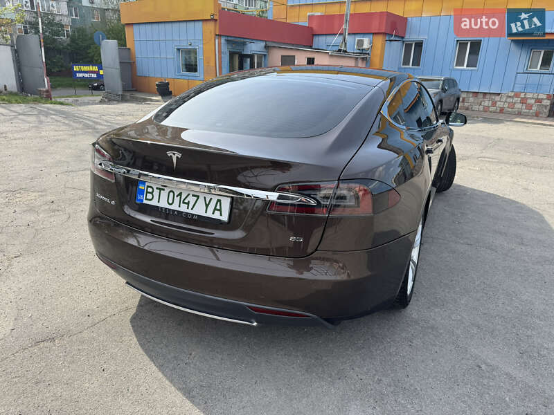 Лифтбек Tesla Model S 2014 в Херсоне