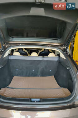 Ліфтбек Tesla Model S 2014 в 