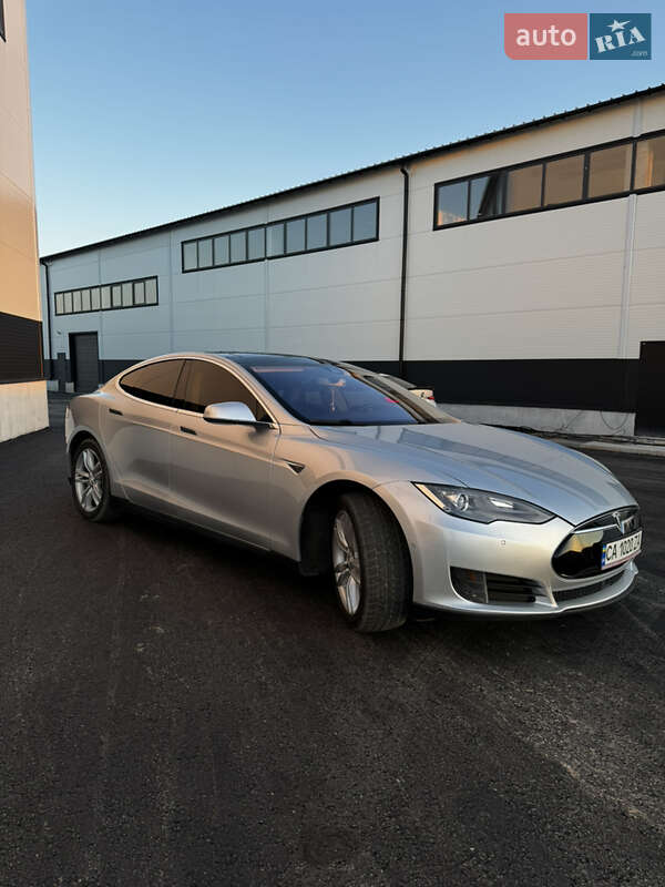 Лифтбек Tesla Model S 2014 в Киеве