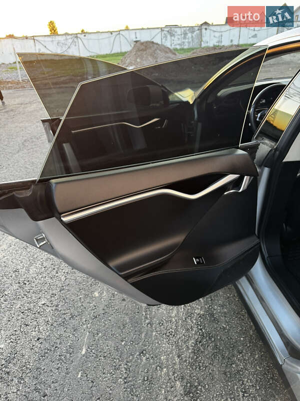 Лифтбек Tesla Model S 2014 в Киеве