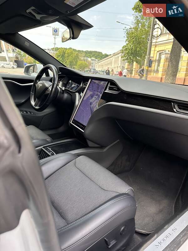Лифтбек Tesla Model S 2018 в Киеве