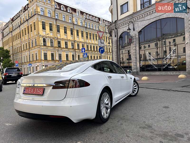Лифтбек Tesla Model S 2018 в Киеве