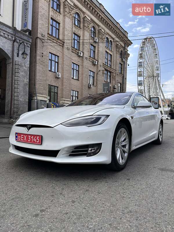 Лифтбек Tesla Model S 2018 в Киеве