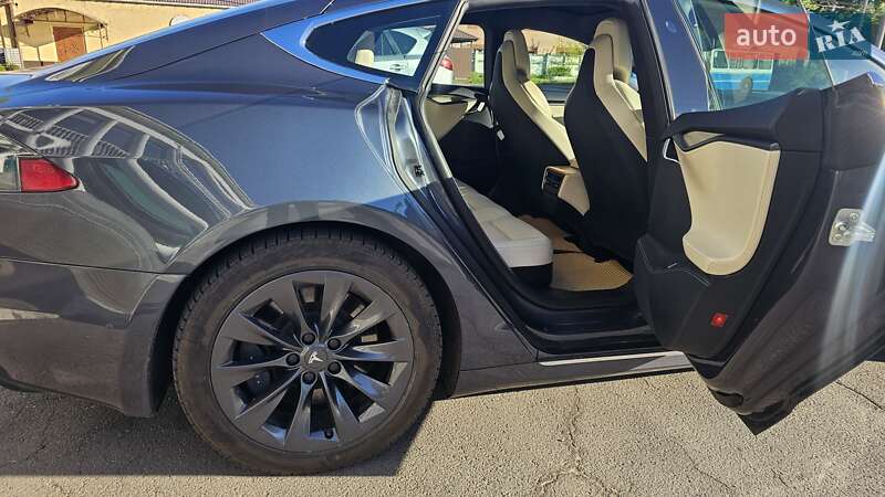 Лифтбек Tesla Model S 2019 в Черкассах
