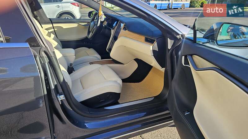 Лифтбек Tesla Model S 2019 в Черкассах