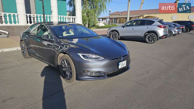 Лифтбек Tesla Model S 2019 в Черкассах