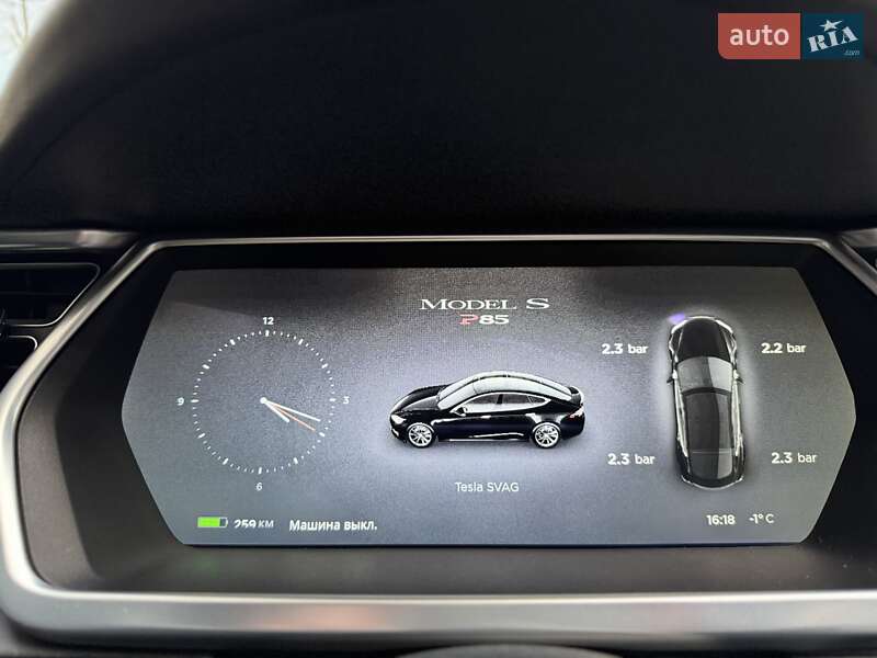 Лифтбек Tesla Model S 2013 в Сваляве