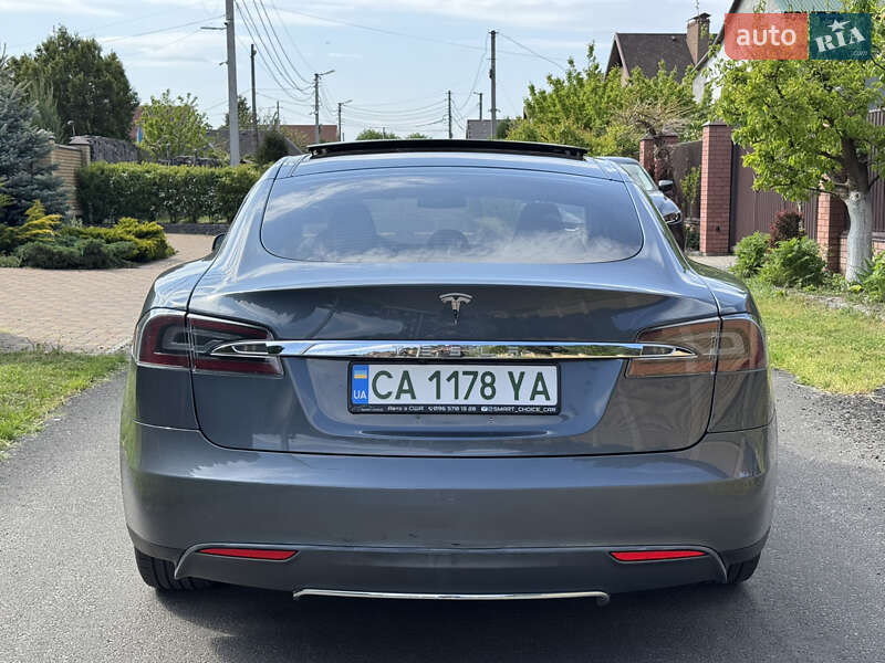Ліфтбек Tesla Model S 2013 в Черкасах