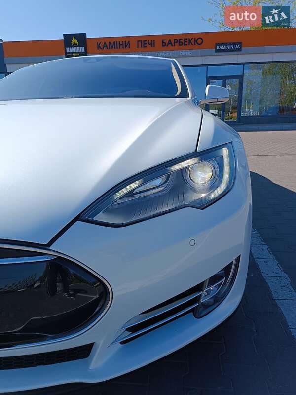 Ліфтбек Tesla Model S 2015 в Одесі фото 8 Ліфтбек Tesla Model S 2015 в Одесі