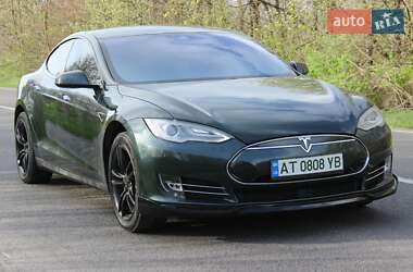 Лифтбек Tesla Model S 2015 в 