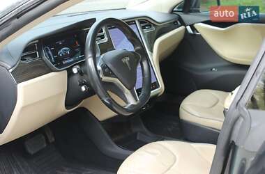 Лифтбек Tesla Model S 2015 в 