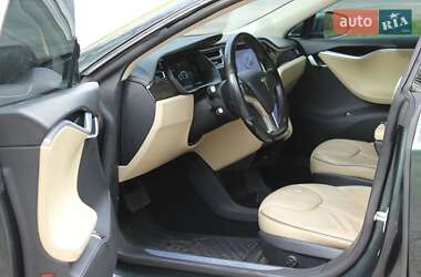 Лифтбек Tesla Model S 2015 в 