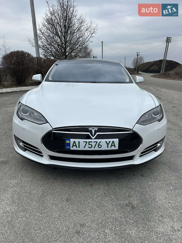 Tesla Model S 2013