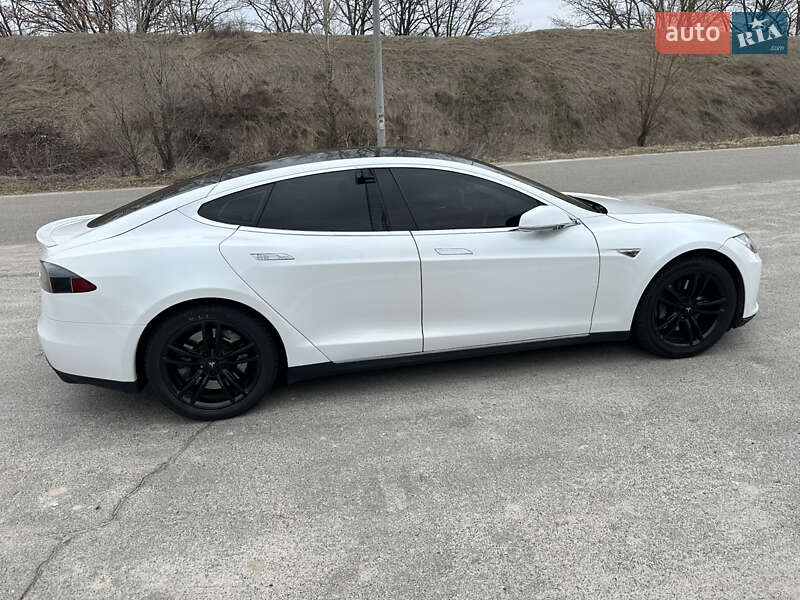 Лифтбек Tesla Model S 2013 в Киеве фото 5 Лифтбек Tesla Model S 2013 в Киеве