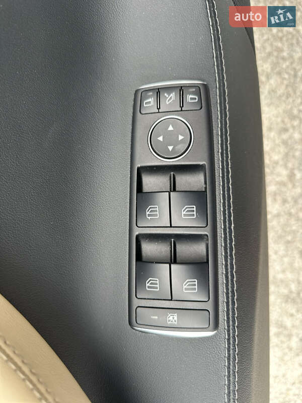 Лифтбек Tesla Model S 2013 в Киеве фото 18 Лифтбек Tesla Model S 2013 в Киеве