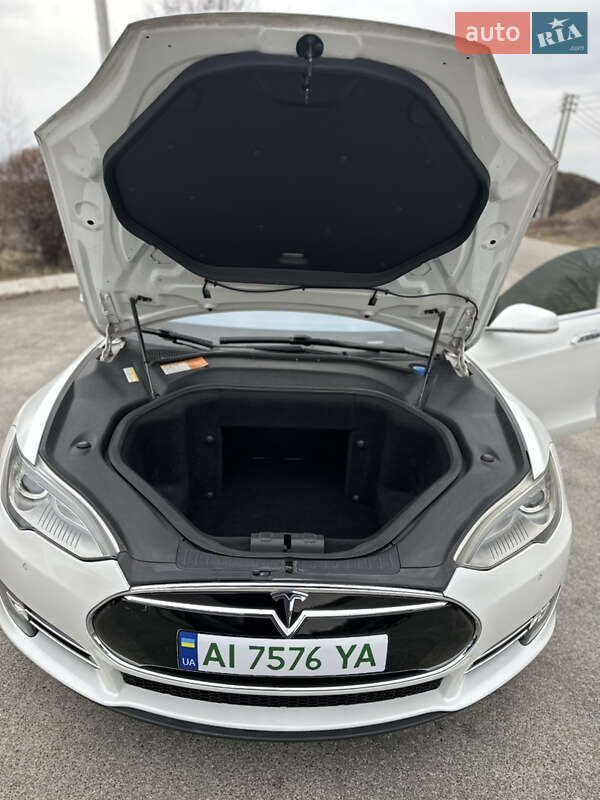 Лифтбек Tesla Model S 2013 в Киеве фото 20 Лифтбек Tesla Model S 2013 в Киеве