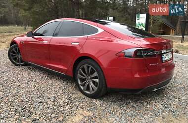 Ліфтбек Tesla Model S 2014 в Саврані