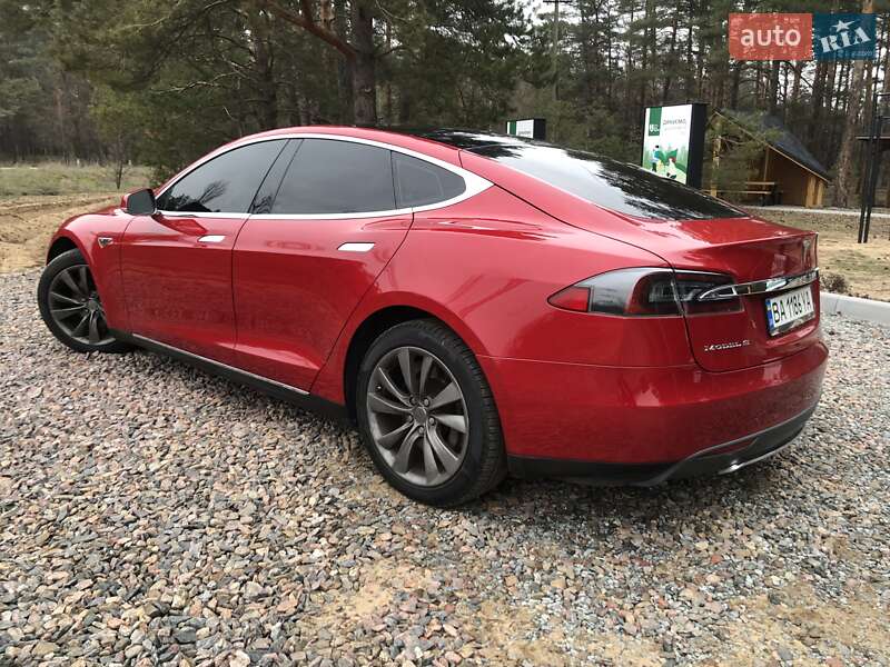 Tesla Model S 2014