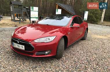 Лифтбек Tesla Model S 2014 в 