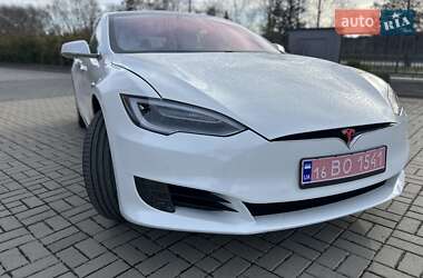Лифтбек Tesla Model S 2017 в Львове