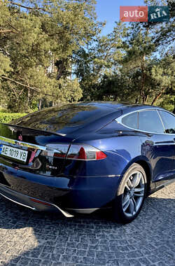 Лифтбек Tesla Model S 2013 в 