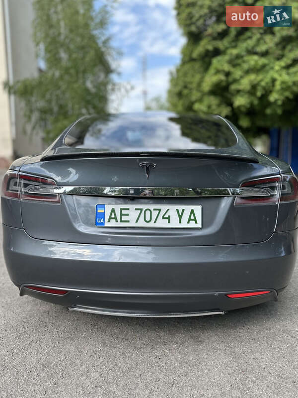 Ліфтбек Tesla Model S 2013 в Дніпрі