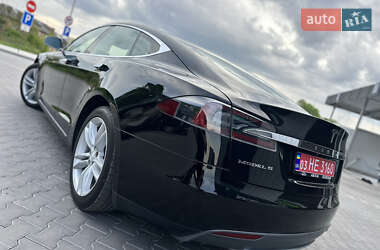 Лифтбек Tesla Model S 2014 в 