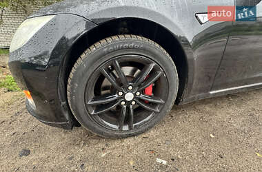 Лифтбек Tesla Model S 2012 в 