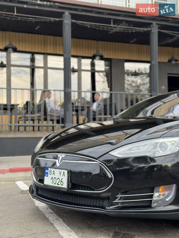 Ліфтбек Tesla Model S 2014 в Миколаєві