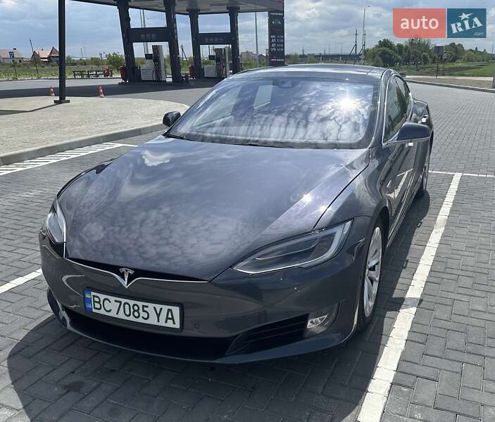 Лифтбек Tesla Model S 2016 в 