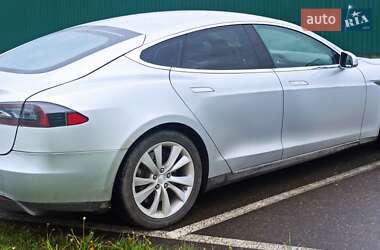 Лифтбек Tesla Model S 2013 в 