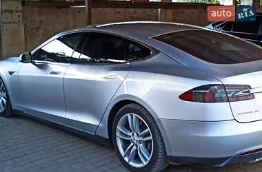 Лифтбек Tesla Model S 2013 в 