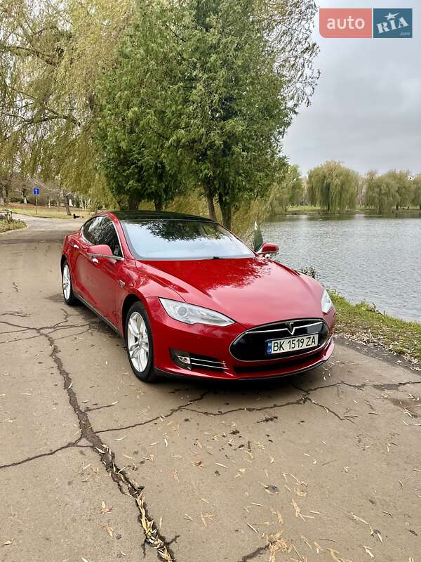 Ліфтбек Tesla Model S 2015 в 