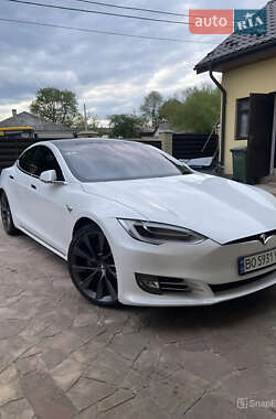 Лифтбек Tesla Model S 2020 в 
