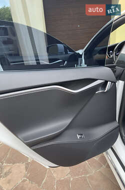 Лифтбек Tesla Model S 2020 в 