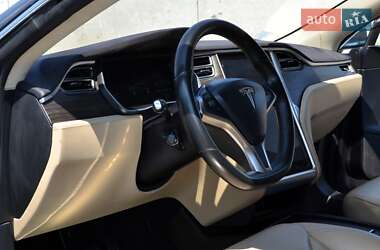 Лифтбек Tesla Model S 2016 в 