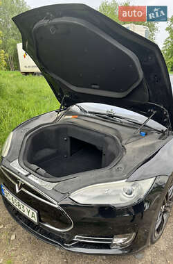 Лифтбек Tesla Model S 2012 в 